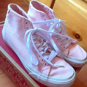 Vans Court Mid in Rose Qurtz